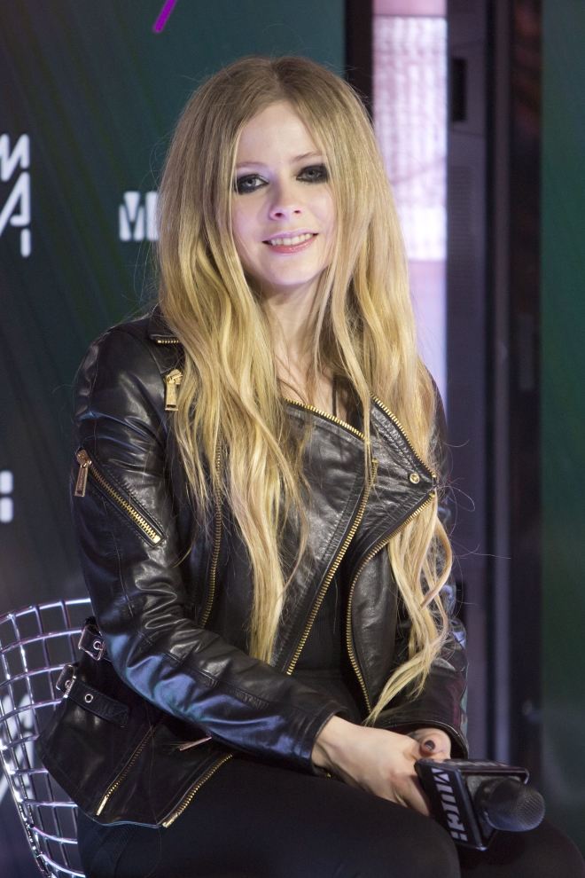 Avril Lavigne Dating. 